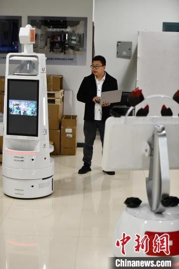 智能服务新标杆 蓉宝机器人为成都大运会保驾护航